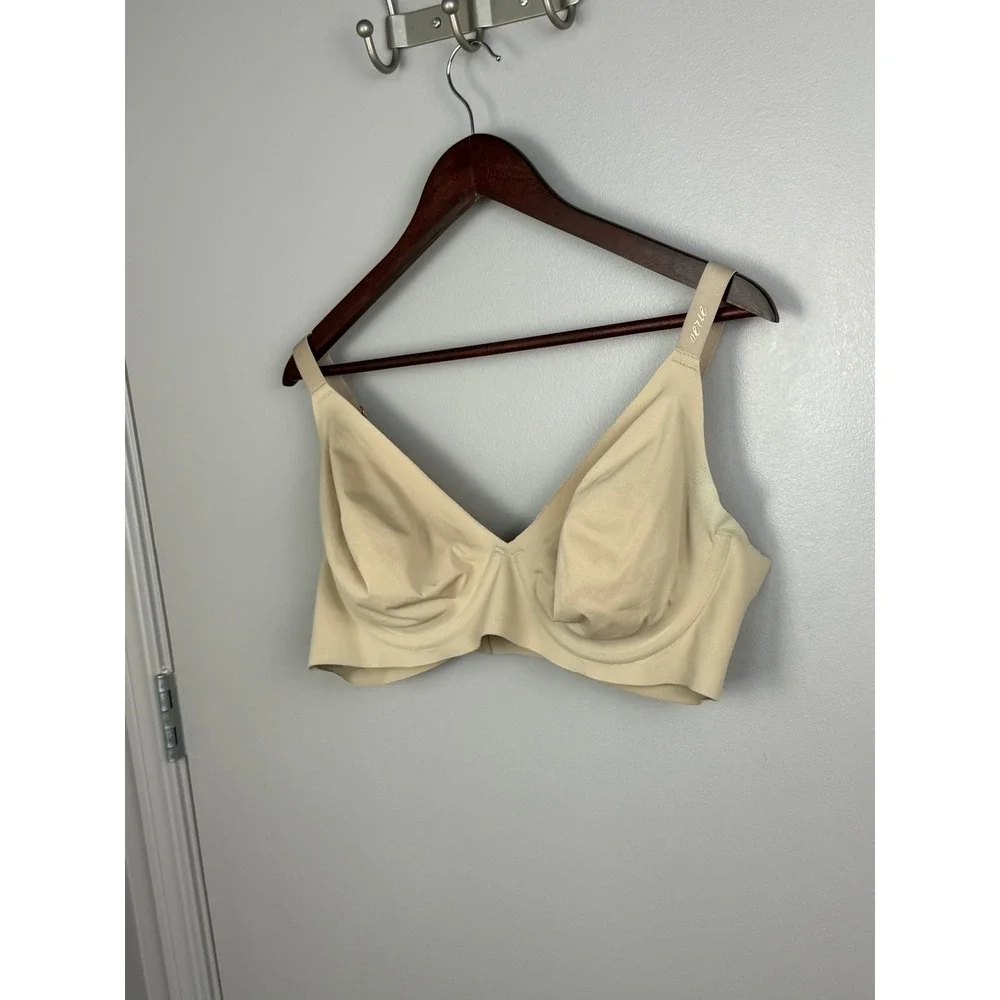Aerie Smoothez Plunge Bra Women 40D Tan‎ Nylon Blend Seamless Adjustable Straps